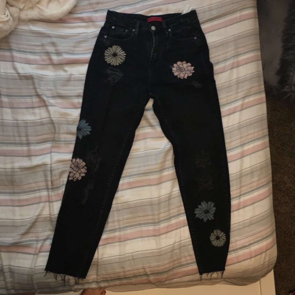 Pull and bear embroidered mom jeans